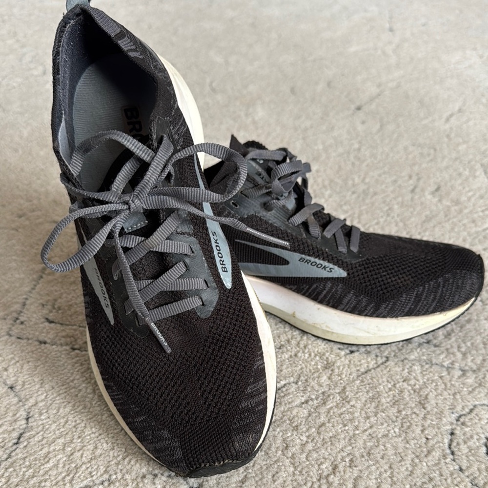 Brooks Levitiate 4 Women's Size 8 Running Shoes